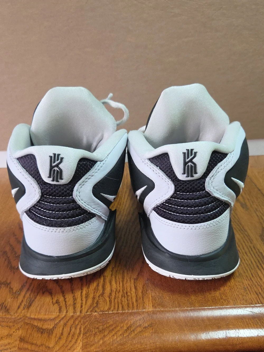 Nike Kyrie Infinity TB basketball sneakers 2022 Size 9